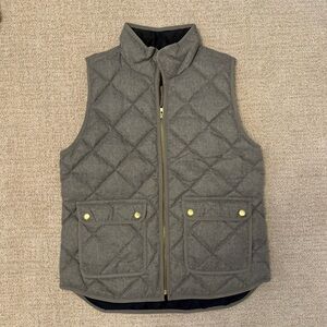 Jcrew women’s classic grey excursion down vest size M